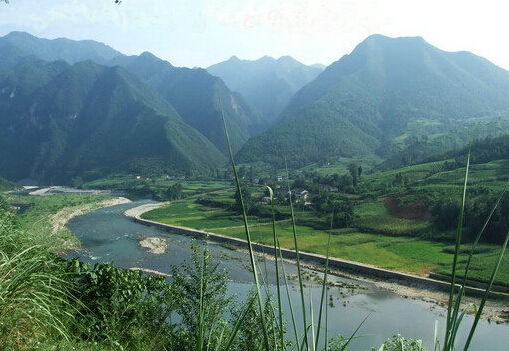 名人坟地风水解析（揭秘名人坟地的神秘风水学说）