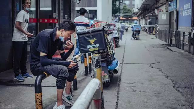 天蝎男想靠近你的表现，天蝎座说想你代表什么